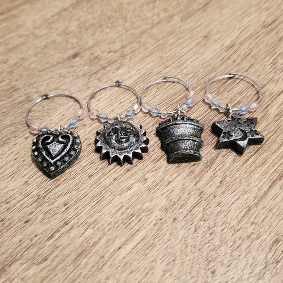 Set of 4 sun and star charms pendants - Picture 1 of 2